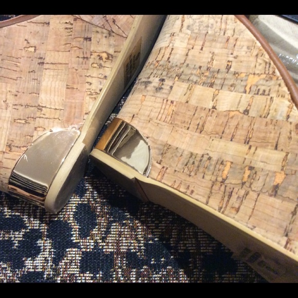 Bucco wedged platform sandal - Picture 7 of 9